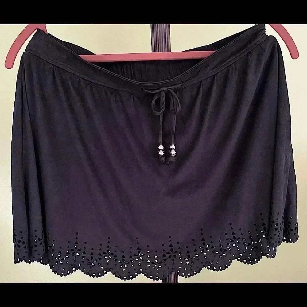 BLACK JUSTICE SKIRT SIZE 18